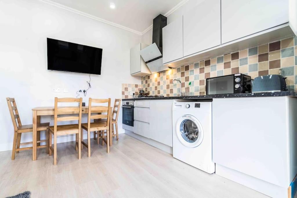 Beautiful Flat With Free Parking Appartement Birmingham Buitenkant foto
